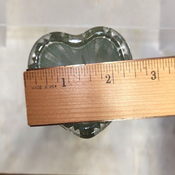 Vintage FTDA 1982 Glass Heart Shaped Ribbed Bud Flower Rose Vase 7.25" x 2.5" - Picture 10 of 10